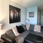 Luxury Condo With Riverview Of Canada